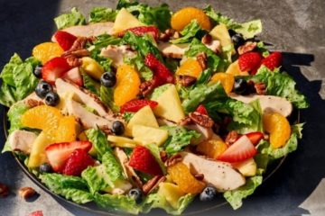 strawberry poppyseed salad with chicken