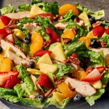 strawberry poppyseed salad with chicken