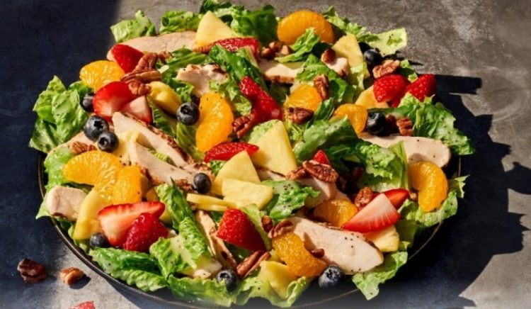 strawberry poppyseed salad with chicken