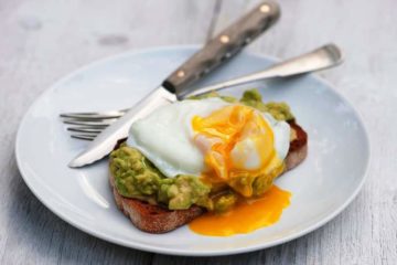 avocado toast with egg