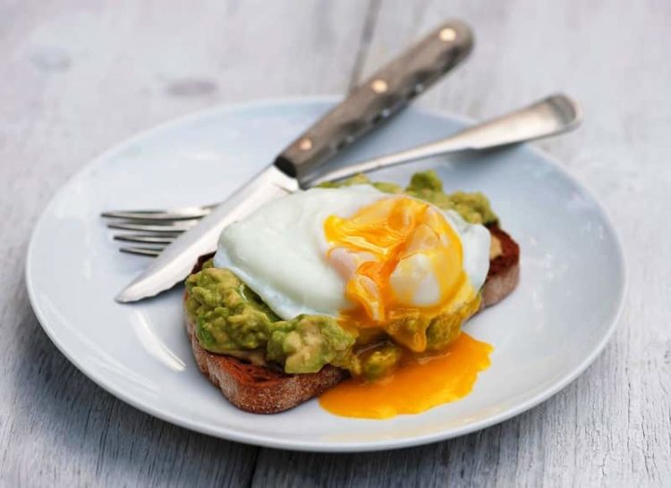 avocado toast with egg