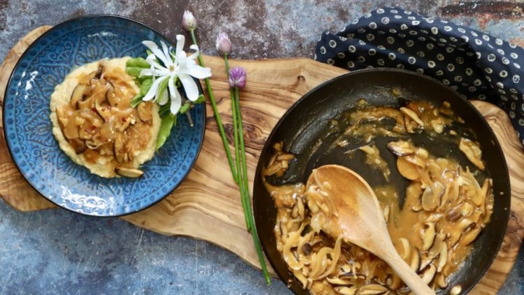 Miso Shiitake Mushroom Onion Gravy